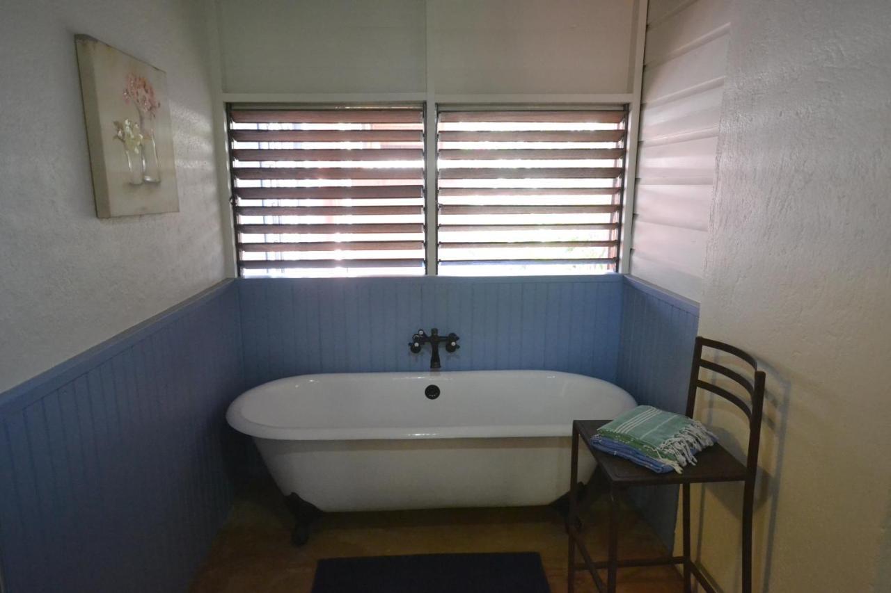 Katamah Beachfront Guesthouse Treasure Beach Exterior photo