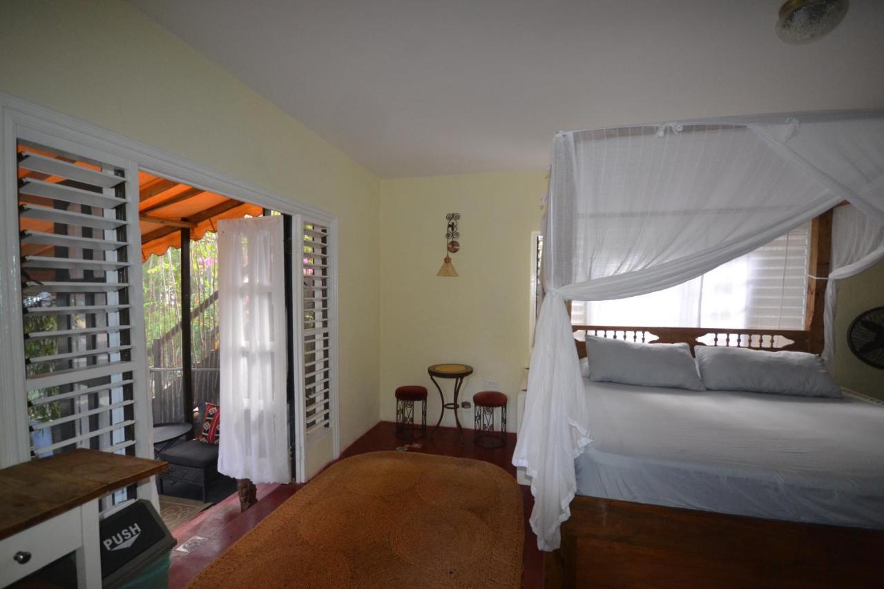 Katamah Beachfront Guesthouse Treasure Beach Room photo