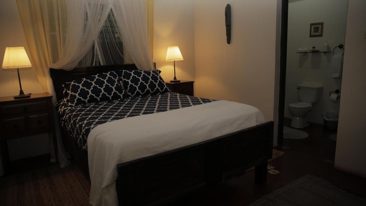 Katamah Beachfront Guesthouse Treasure Beach Room photo