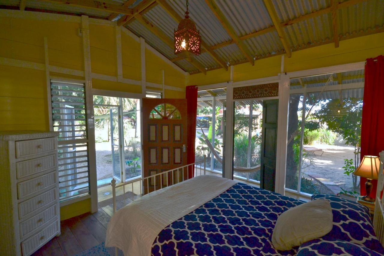 Katamah Beachfront Guesthouse Treasure Beach Exterior photo