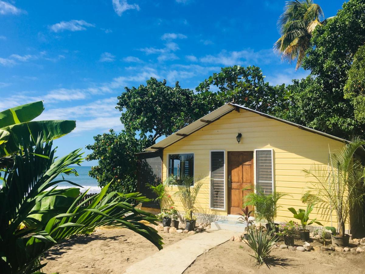 Katamah Beachfront Guesthouse Treasure Beach Exterior photo